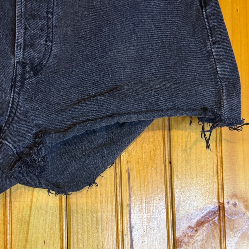 Levi's 501 Black Denim Women's Shorts - Picture 5 of 10